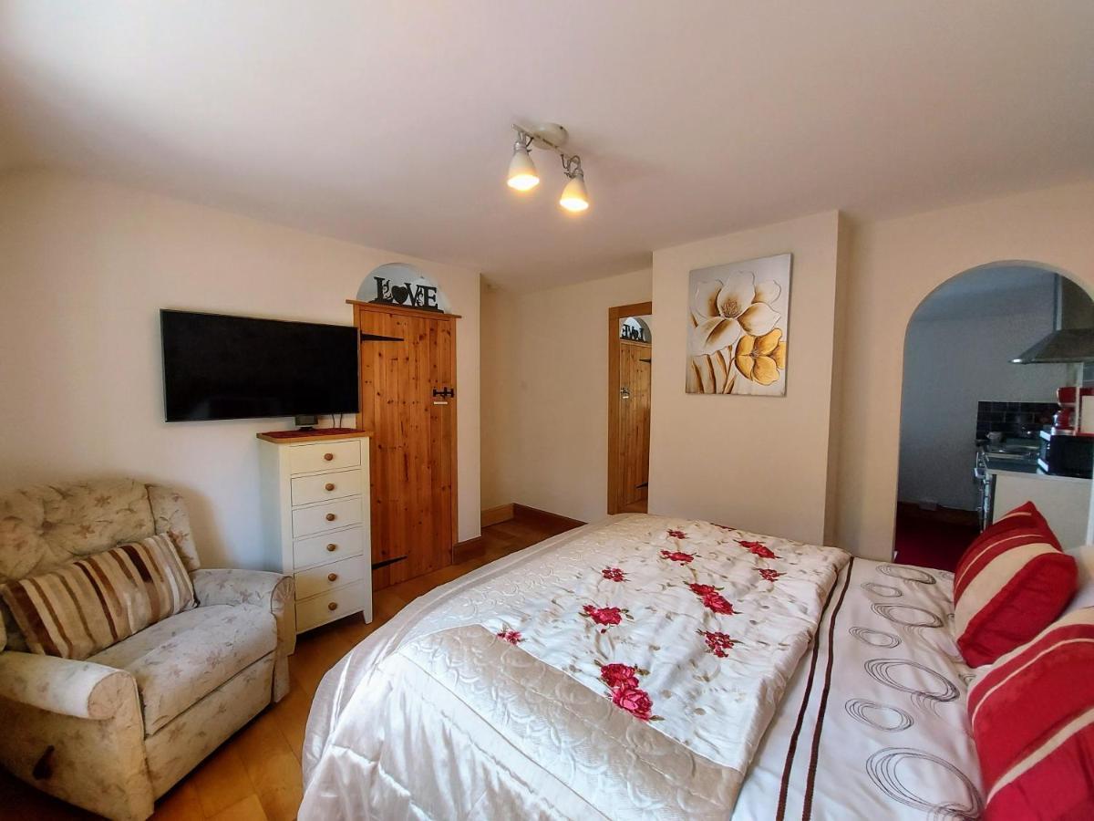Minutes From Lyme Regis Self-Catering Suite With Stunning Countryside Views & Double Bath Axminster Ngoại thất bức ảnh