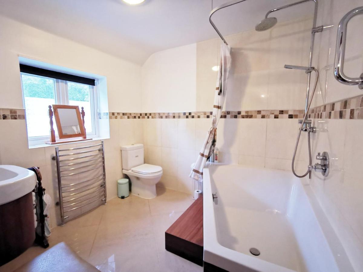 Minutes From Lyme Regis Self-Catering Suite With Stunning Countryside Views & Double Bath Axminster Ngoại thất bức ảnh
